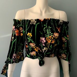 NWT SZ XS BCBGMAXAZRIA
Floral Off-The-Shoulder Top
